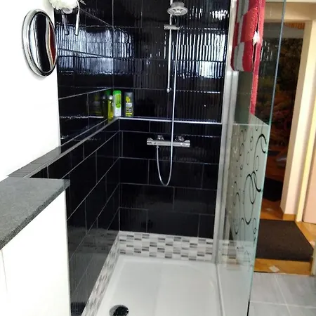 D'hotes De L'avison 住宿加早餐酒店